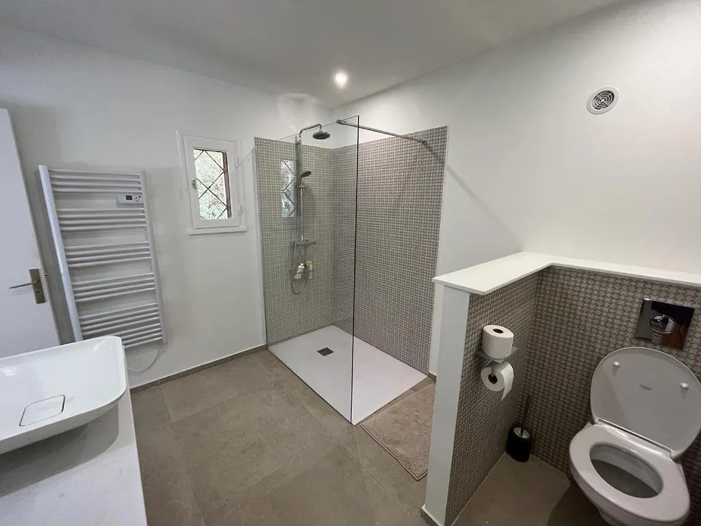 Grande propriété avec Piscine et Terrain de tennis privés Les Lecques 0*,