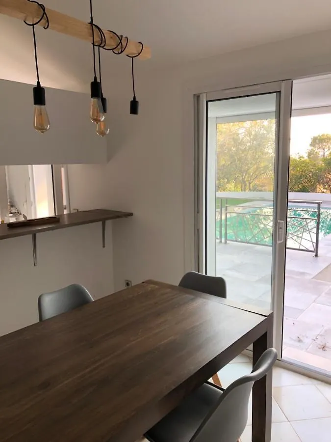 Grande propriété avec Piscine et Terrain de tennis privés Les Lecques 0*,